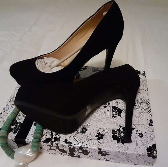 Black velvet heels - Picture 2 of 3